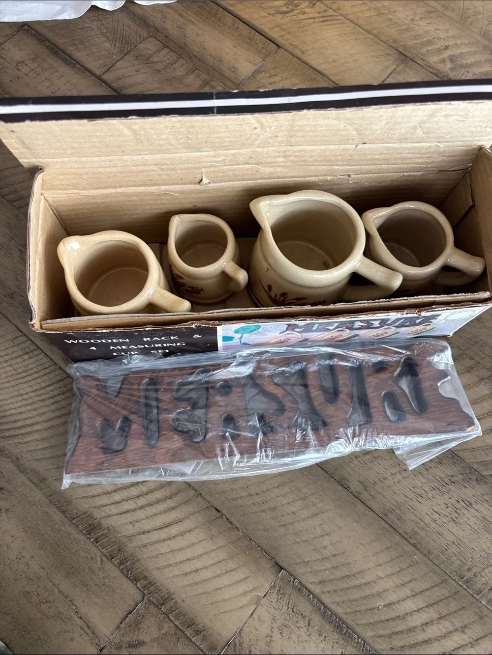 Wooden Rack & 4 Measuring Cup Set - Beige Ceramic Cups with Brown Rack